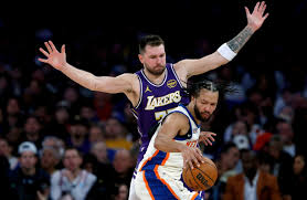 Knicks vs Lakers: Match Overview